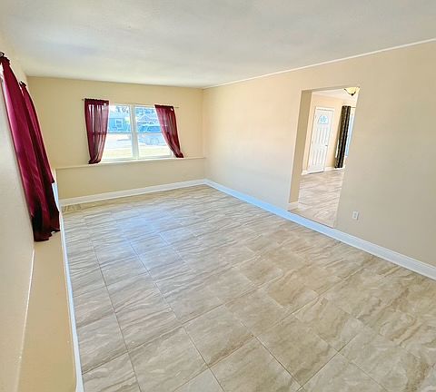 5th image of 7618 Arezzo Ave