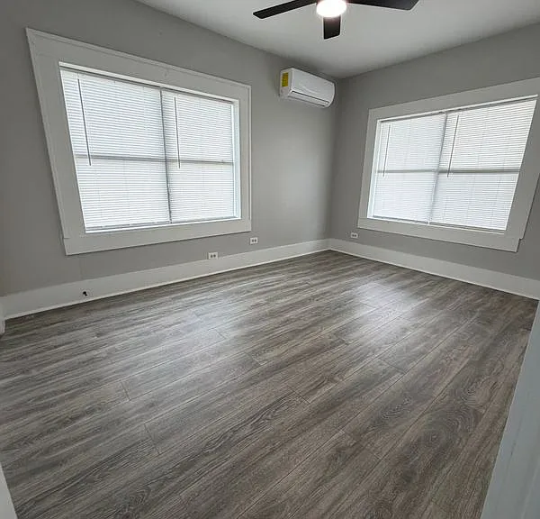 219 E 3rd St — Photo 5