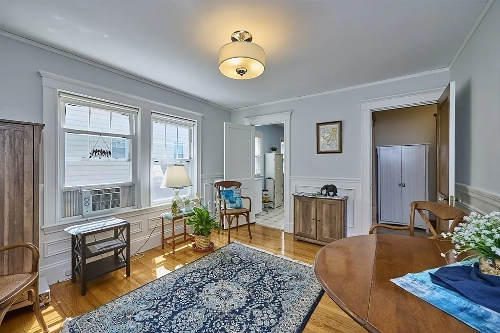 3 bed, 1.0 bath, 1150 sqft, $3,500 — Photo 2