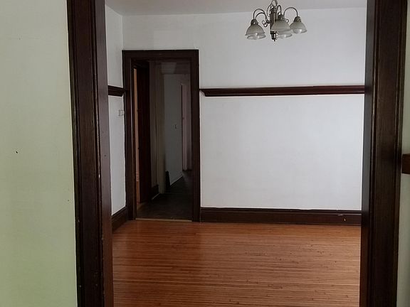 5th image of 875 Richmond Ave #1
