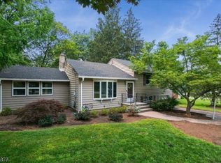 3 Orchard St, Morris Plains, NJ 07950