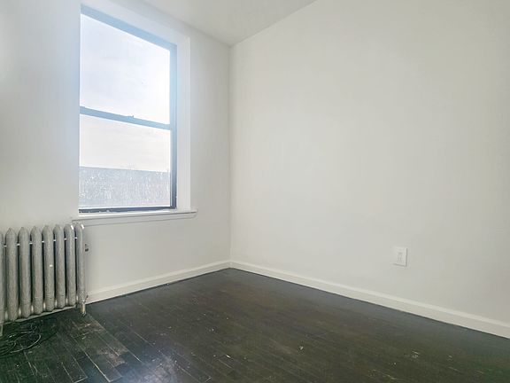 2nd image of 931 Putnam Ave APT 4