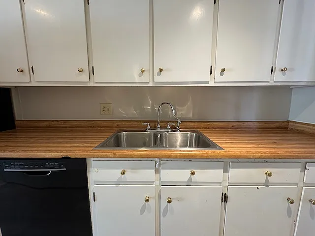 2261 Robin Lyn Ct — Photo 8