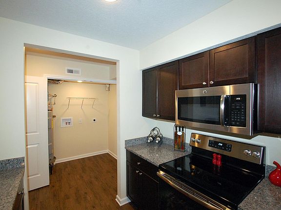 4th image of 4203 Green Clover Dr