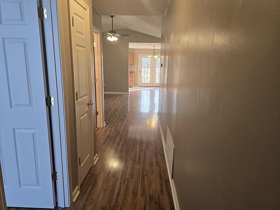 3rd image of 142 Sturbridge Ln