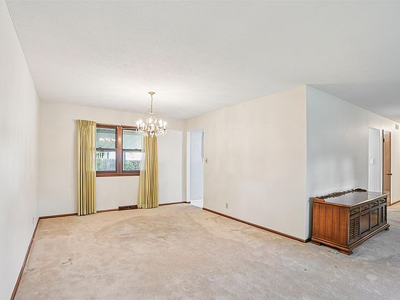 5th image of 7901 Airline Ave