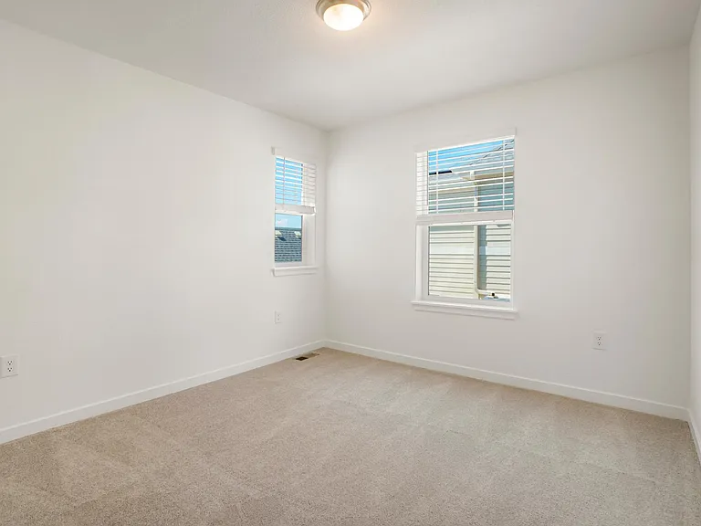1564 Burke Aly — Photo 23