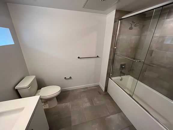 3rd image of 507 Silver Lake Blvd