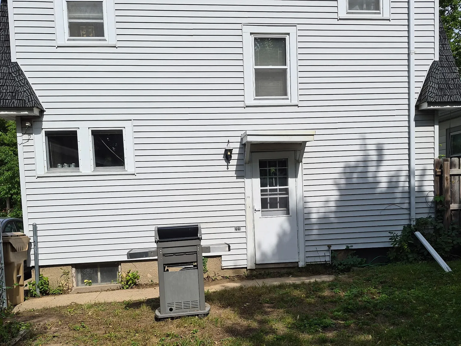 3 bed, 1200 sqft, $2,250 — Photo 3