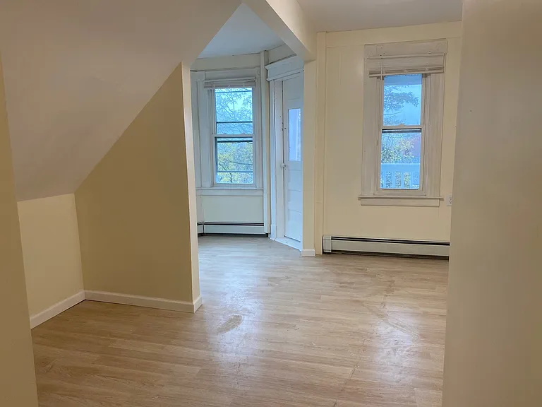 96 Hill St — Photo 14