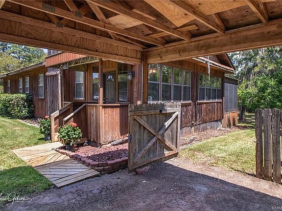 3rd image of 367 Evangeline Dr
