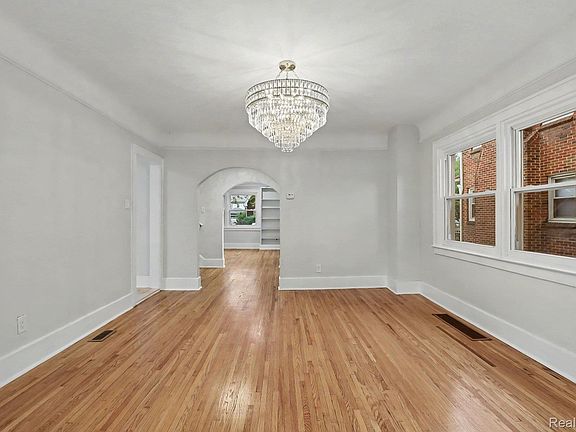 4th image of 4251 Glendale St