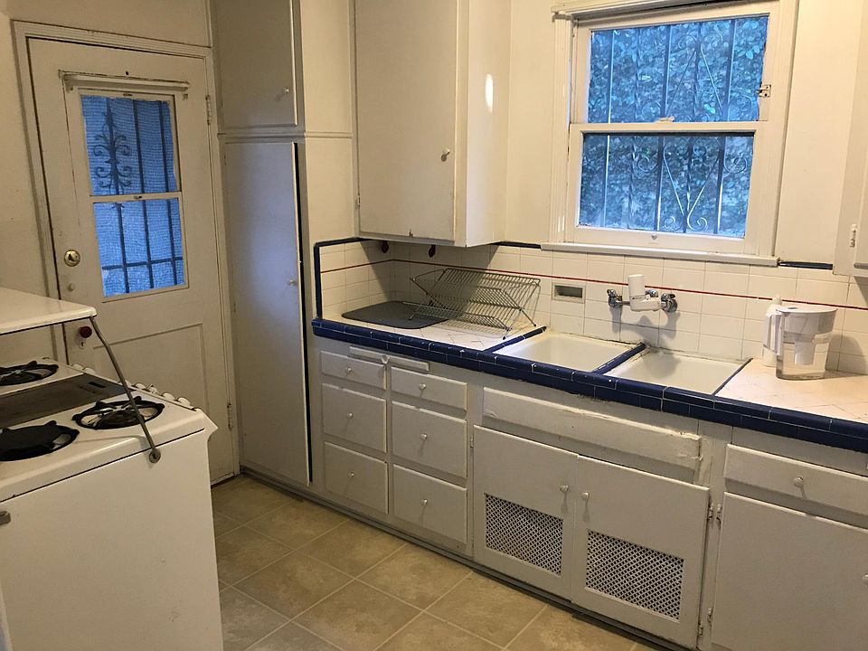 2nd image of 424 N Sierra Bonita Ave #424
