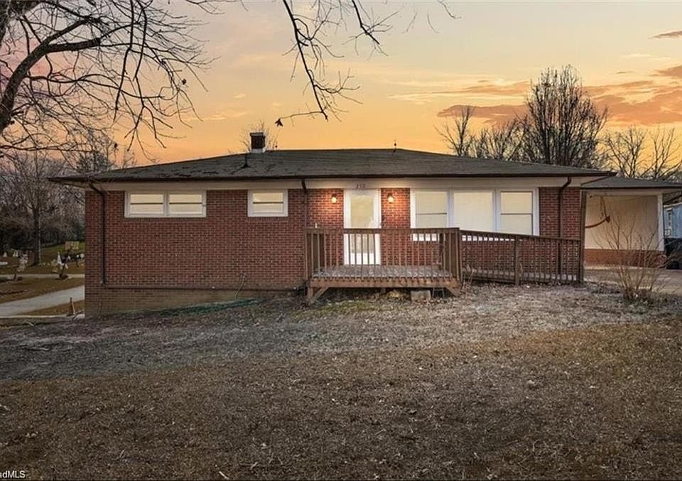 1st image of 210 Sharon Ave