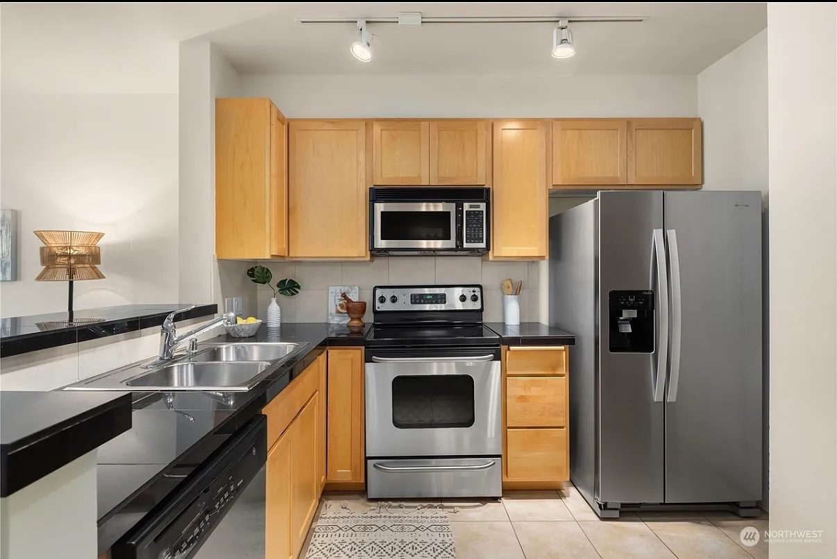 1 bed, 636 sqft, $2,395 — Photo 4