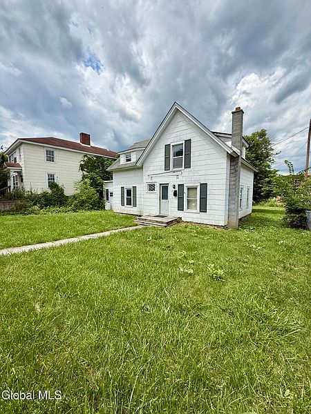 3rd image of 17 Algonkin Street