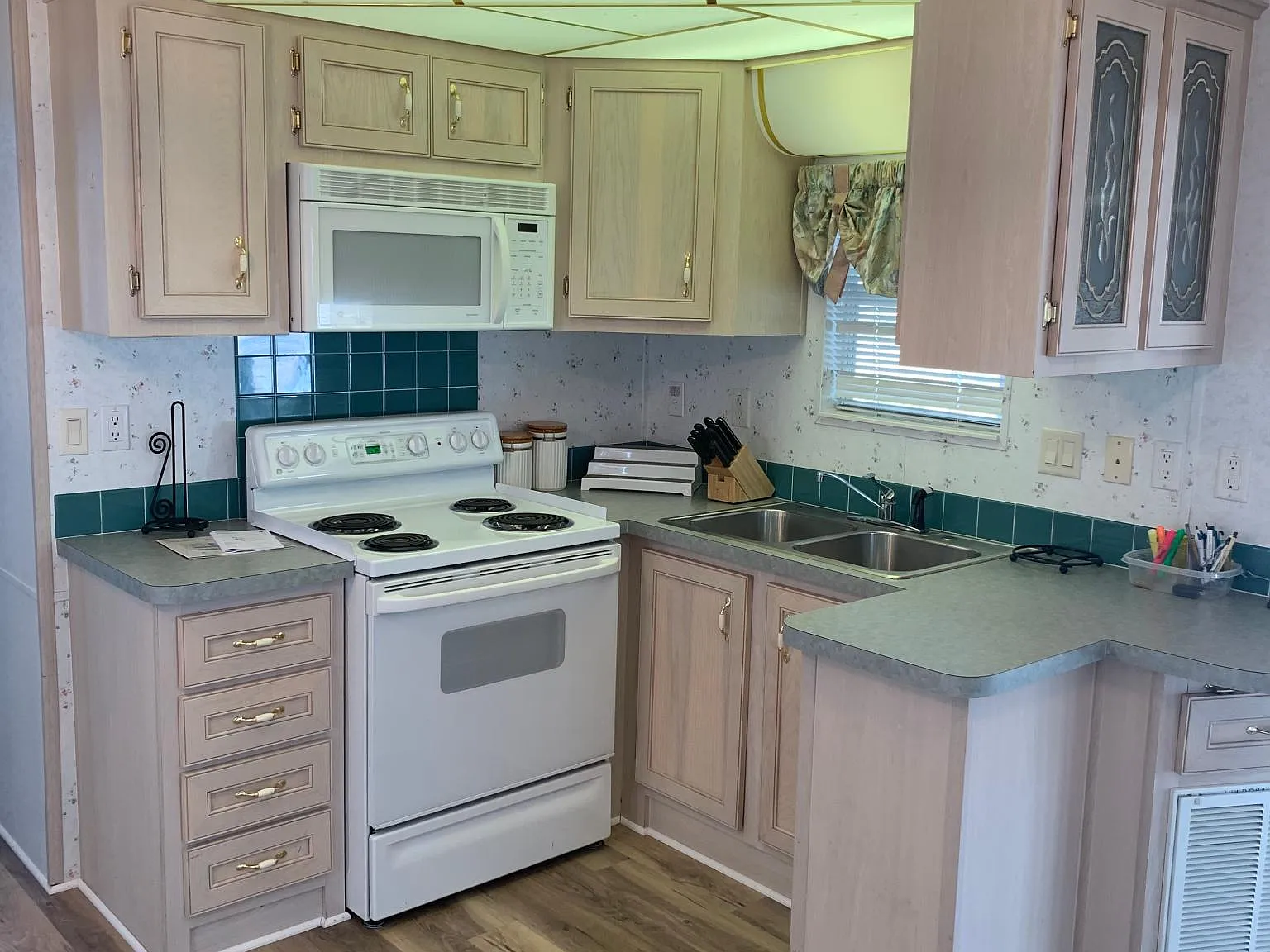 2 bed, 1.5 bath, 500 sqft, $1,350 — Photo 4