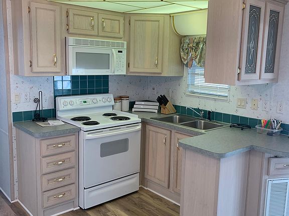 4th image of 1219 Thomas Dr #128