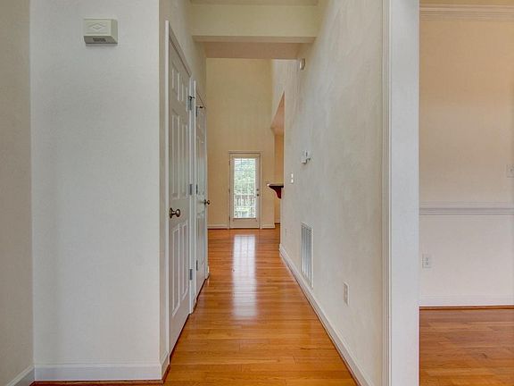 4th image of 2152 River Oaks Dr