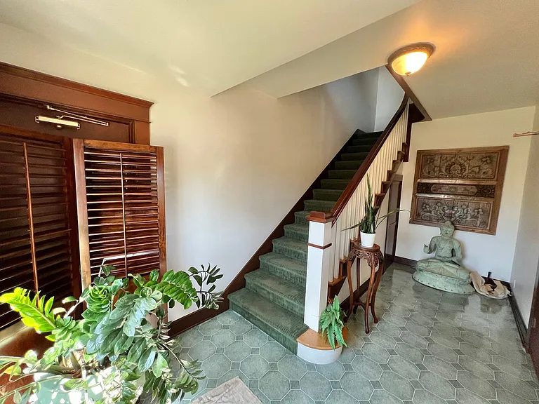 Historic Bluff Park 1BD Retreat | Top Floor Vintage Gem — Photo 17