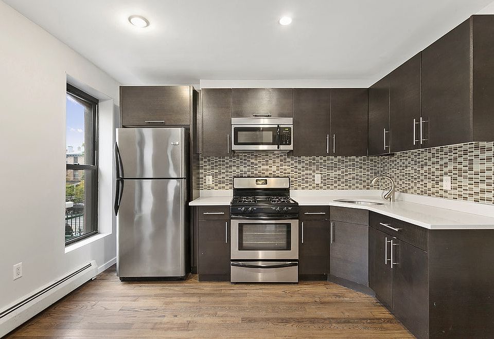 1st image of 215 Gates Ave #3