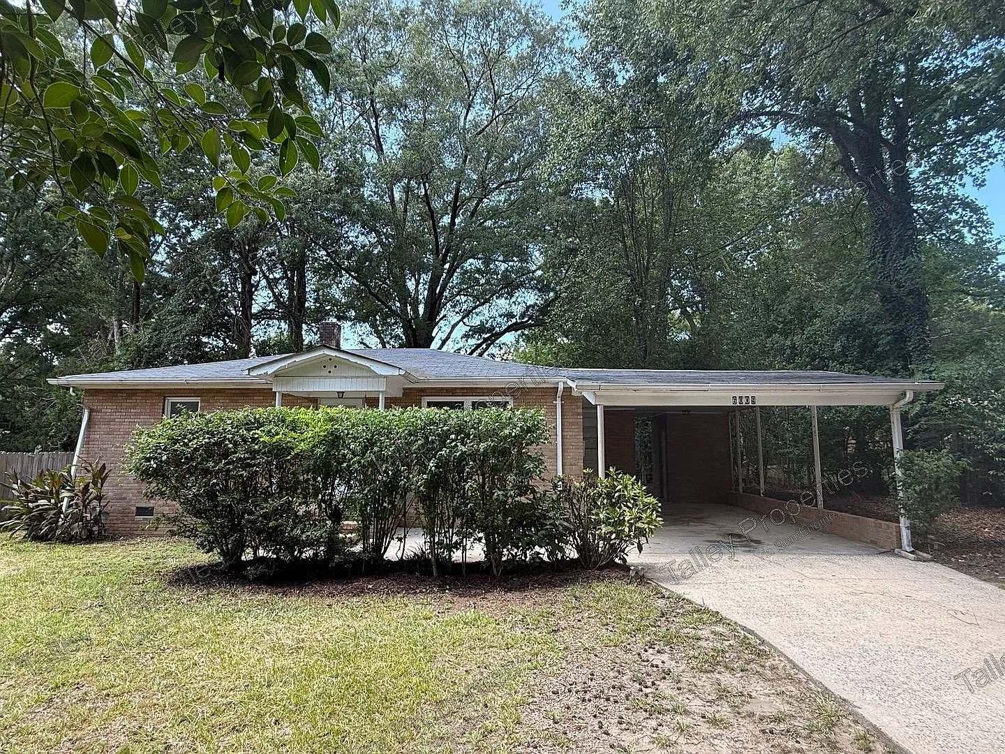 2 bed, 1.0 bath, 888 sqft, $1,495 — Photo 2