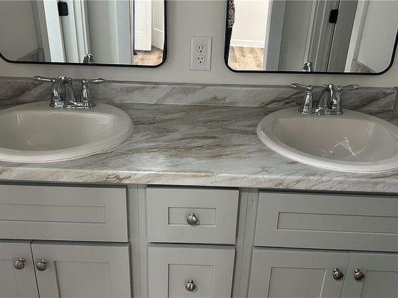 4th image of 411 Bay Shore Ave