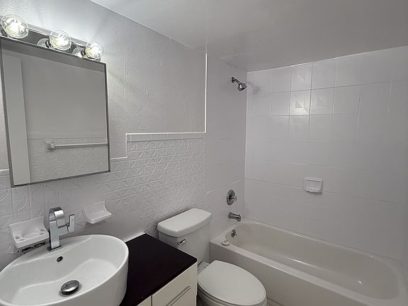 4th image of 2500 NW 9th Ave #106