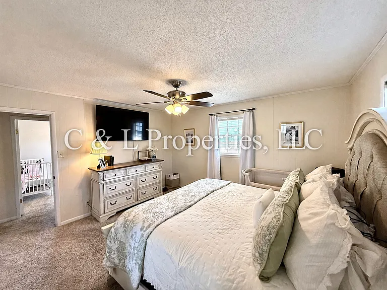 202 Helen St — Photo 14