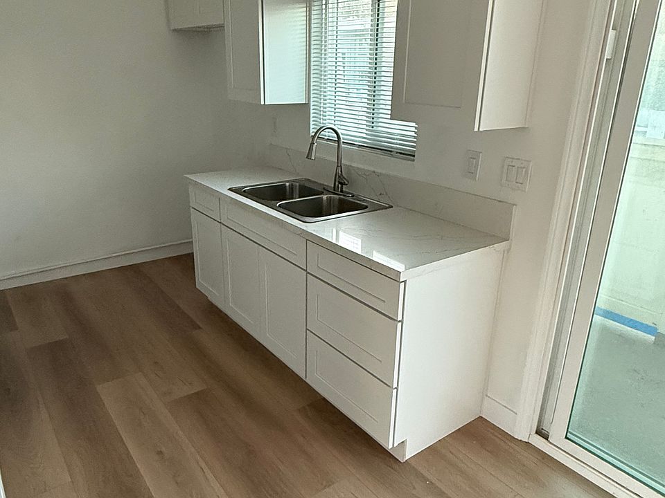 1st image of 792 Shalimar Dr