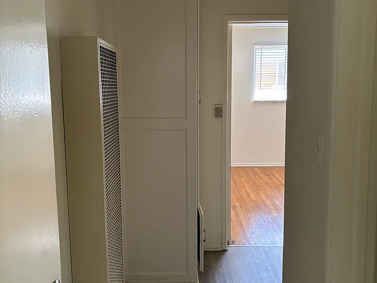 3208 S Barrington Ave #G — Photo 6