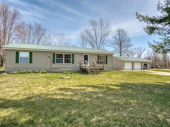224 190th Ave, Morley, MI 49336