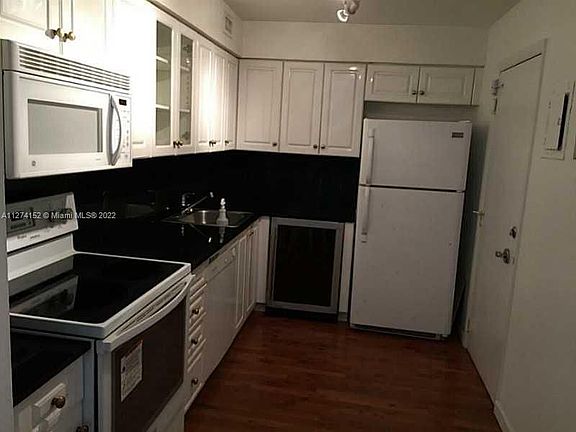 3rd image of 6770 Indian Creek Dr APT 8A
