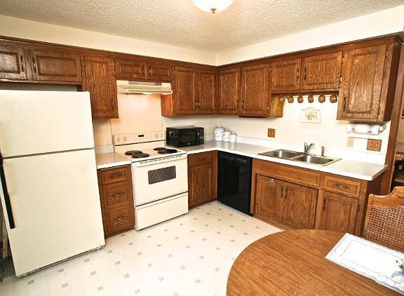 4th image of 5565 Hyland Courts Dr