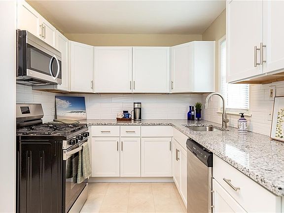 5th image of 419 W 87th St