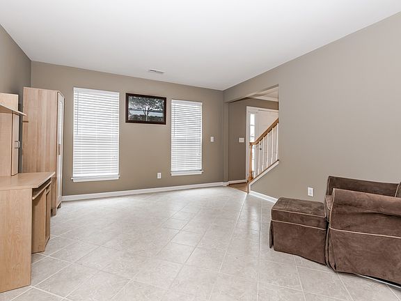 5th image of 108 Foxwood Pl