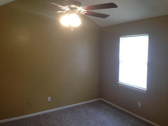3rd image of 1203 SE 8th St #1203