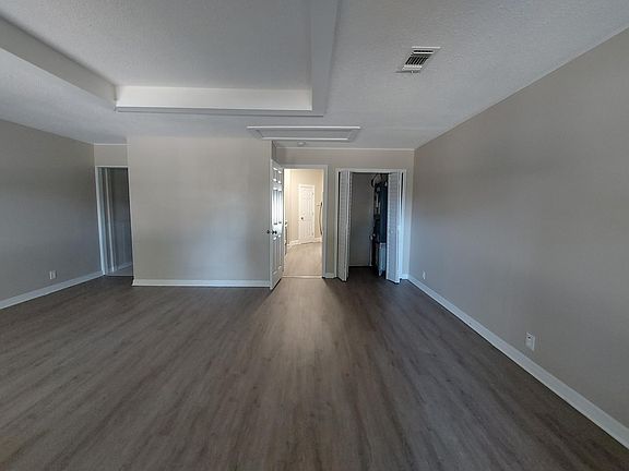 4th image of 2950 Russell Oaks Dr