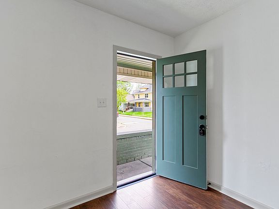 4th image of 2617 E Saint Clair St #2615