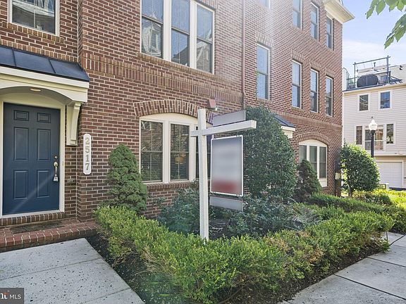 2nd image of 2517 S Kenmore Ct