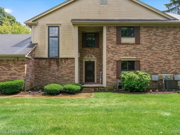 37224 Brentwood Cir, Farmington, MI 48331