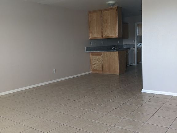 3rd image of 8531 Columbine Ave APT D