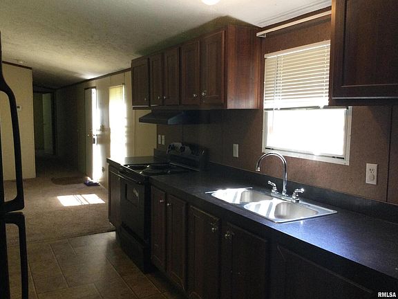 4th image of 207 E Heacock St