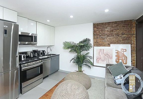 3rd image of 130 New York Ave #1B