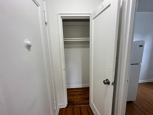 Rented by Karten Real Estate Services LLC | media 12