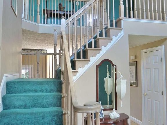 3rd image of 222 Thomas Manor Ln
