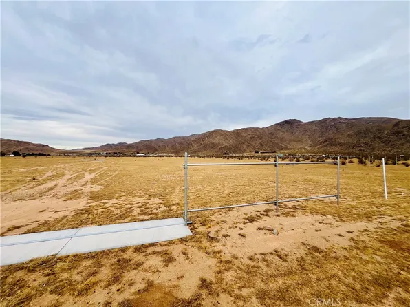 25988 Las Piedras Dr, Apple Valley, CA 92307