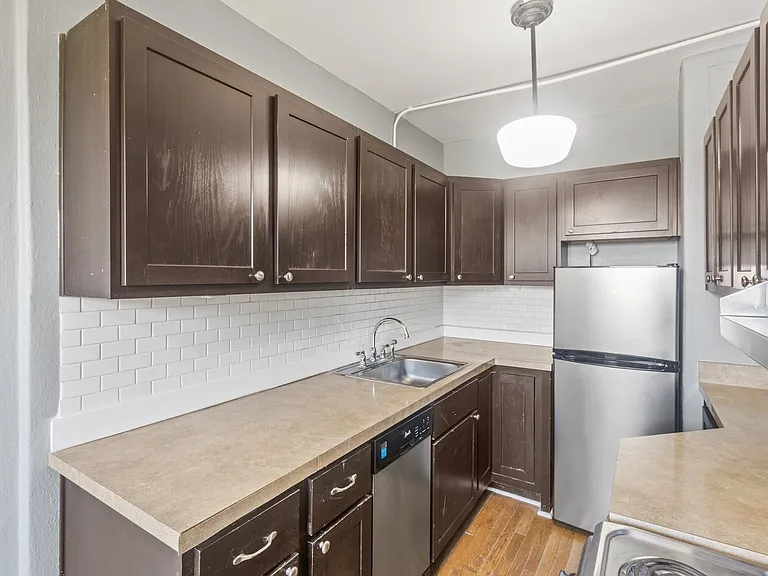 Piccadilly Apartments — Photo 57