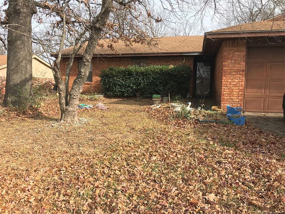 1st image of 800 NW Bocci Dr