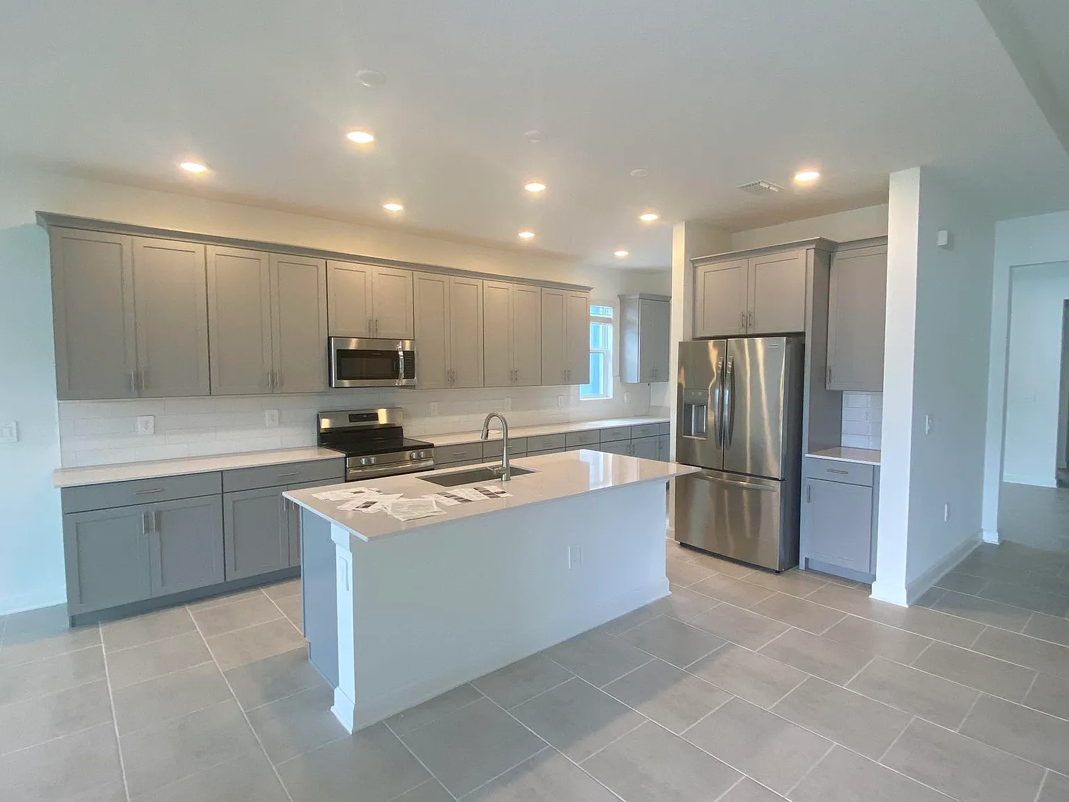 4253 Eastminster Rd — Photo 2